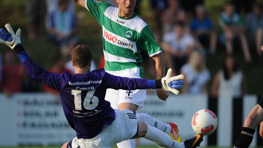 Greuther Fürth kam im ersten Testspiel der laufenden Saisonvorbereitung zu einem klaren 10:0-Sieg beim Kreisligisten SC Sylvia Ebersdorf. Die Tore für den munter durchwechselnden Erstligisten erzielten Christopher Nöthe (2), Sercan Sararer (1), Kingsley Onuegbu (2), Felix Klaus (2) und Ilir Azeni (3).