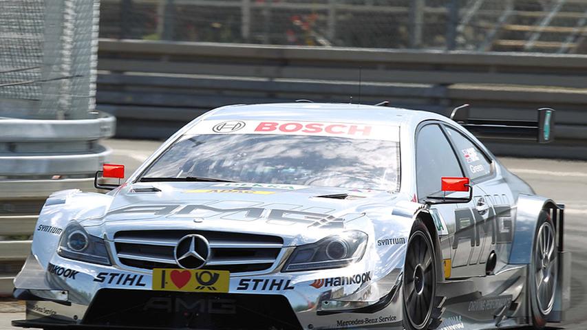 Ekström und seine Audi-Mitstreiter waren in ihrer Mehrzahl gut drauf. Aber auch das Mercedes-Team (hier ist Jamie Green unterwegs), das zuletzt neun Siege in Folge am Norisring gefeiert hat, meldete bereits am Freitag den Anspruch zur Verlängerung der Siegesserie an.