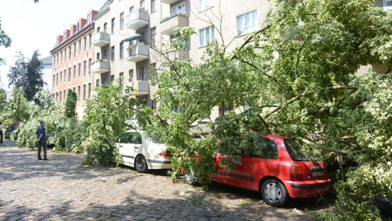 Überschwemmungen, Brände, Blitzschläge - Unwetter in Deutschland