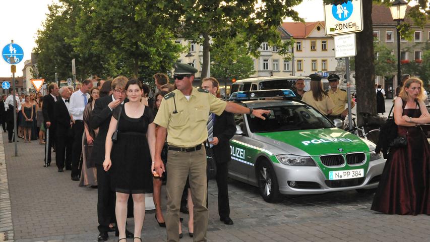 Rund 6000 Gäste erwarteten die Veranstalter des traditionellen Sommerballs der Universität Erlangen-Nürnberg. Die Polizei hatte, trotz des Besucheransturms, jedoch alles im Griff.