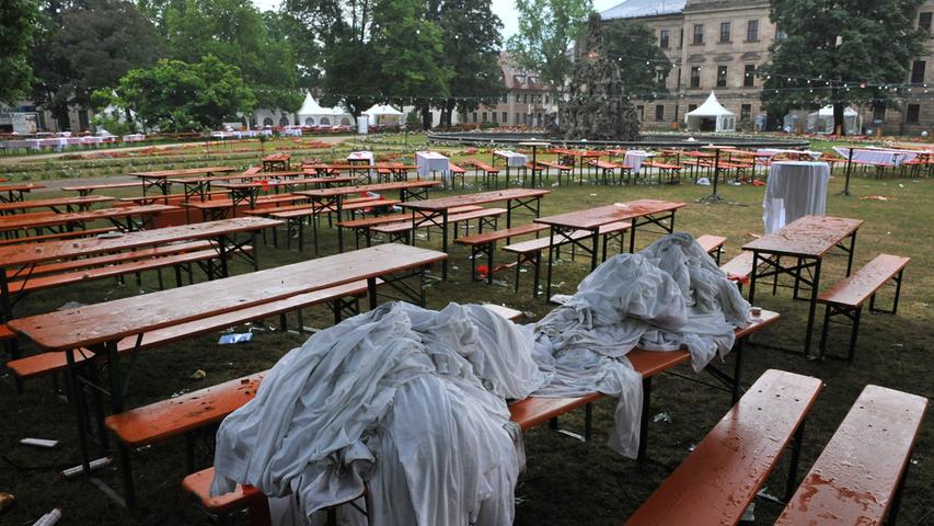  Chaos nach dem Schlossgartenfest 2012: Viel zu tun für's Aufräumteam 