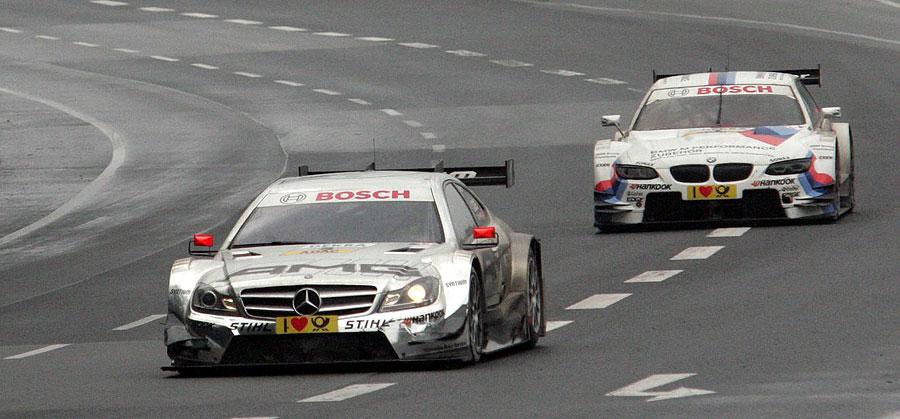 Sieger des Chaos-Rennes auf dem Norisring wurde Jamie Green im Mercedes (vorne). Es war bereits der vierte Erfolg des Briten und der zehnte Erfolg in Folge für Mercedes in Nürnberg.