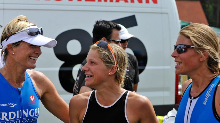Die schnellen Frauen Anja Beranek (Mitte), Renate Forstner (rechts) und Wenke Kujala freuen sich auf den Start.