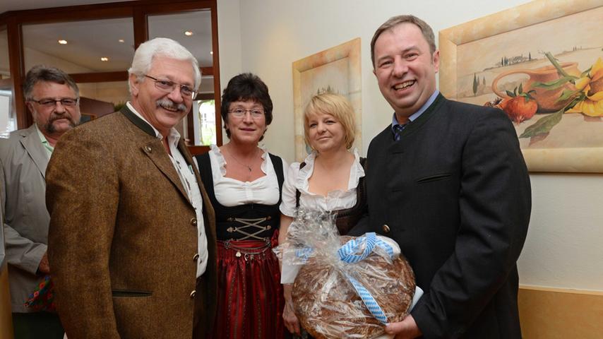 Doppelter Grund zum Feiern: Norbert Wittmann weihte sein 1. Bayerisches Metzgerei- und Weißwurstmuseum ein, zugleich beging sein Unternehmen das 50-jährige Bestehen.
 

