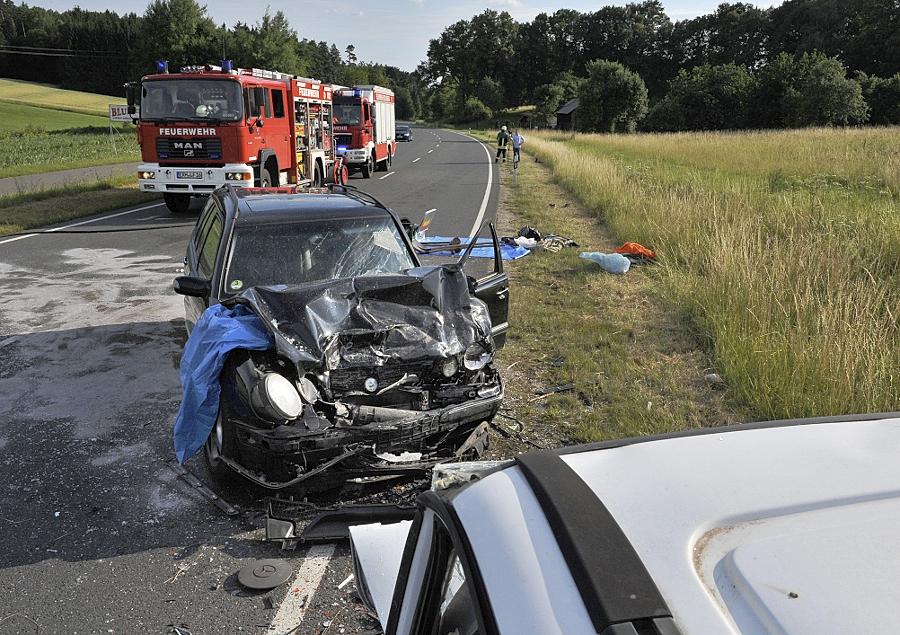 B2: Unfall Fordert Zwei Schwerverletzte | Nordbayern