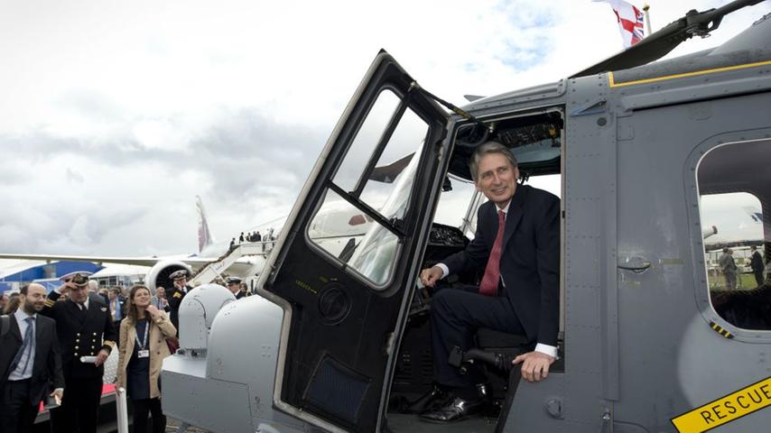 Auch der britische Verteidigungsminister Philip Hammond ließ sich blicken. Vor mehreren hundert Zuhörern sprach er die Eröffnungsrede der Farnborough International Airshow.