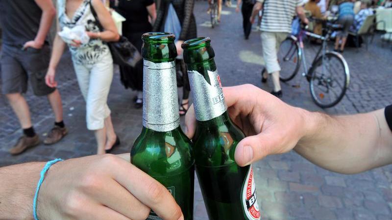 Kann ein Alkoholverbot an öffentlichen Plätzen das Problem eindämmen?