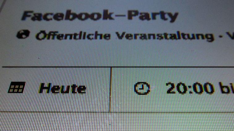 Wer dachte, dass das Phänomen Facebook Party im Laufe der Zeit abebbt, der hat sich geirrt. Allein im Juni dieses Jahres sorgten mehrere Feiern für Ärger. Beispielsweise in Barum bei Lüneburg wurde das Elternhaus eines 14-Jährigen von Feiernden gestürmt und beschädigt. In Backnang bei Stuttgart randalierten am Rande einer Facebook-Party Jugendliche in der Stadt. Aus 30 geplanten Gästen einer Geburtstagfeier eines 13-Jährigen wurden in Schweinfurt ganze 300. Und auch in der Region kam es...