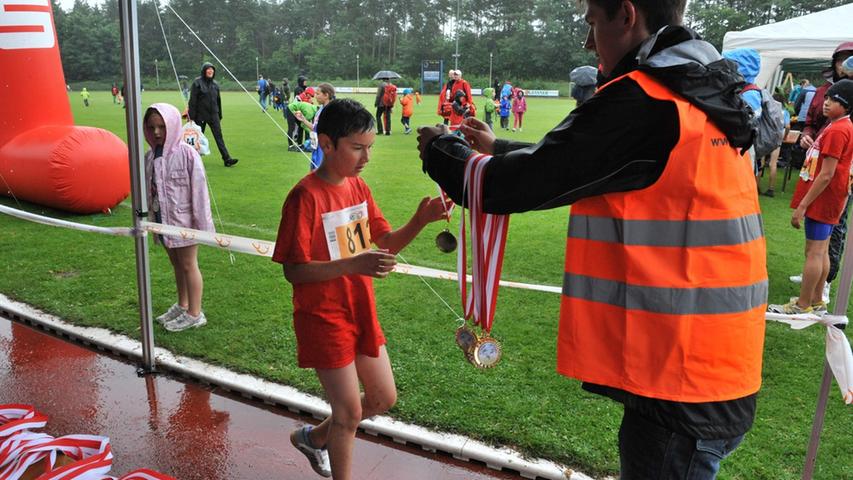 Für alle sechs- bis achtjährigen Sportler gab es am Ziel Medaillen.