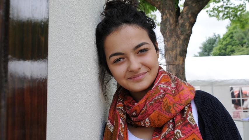 Jedes Jahr kommt die 15-jährige Merve auf das Deutsch-Türkische Sommerfest. "Es macht einfach Spaß, hier zu sein", sagt sie.