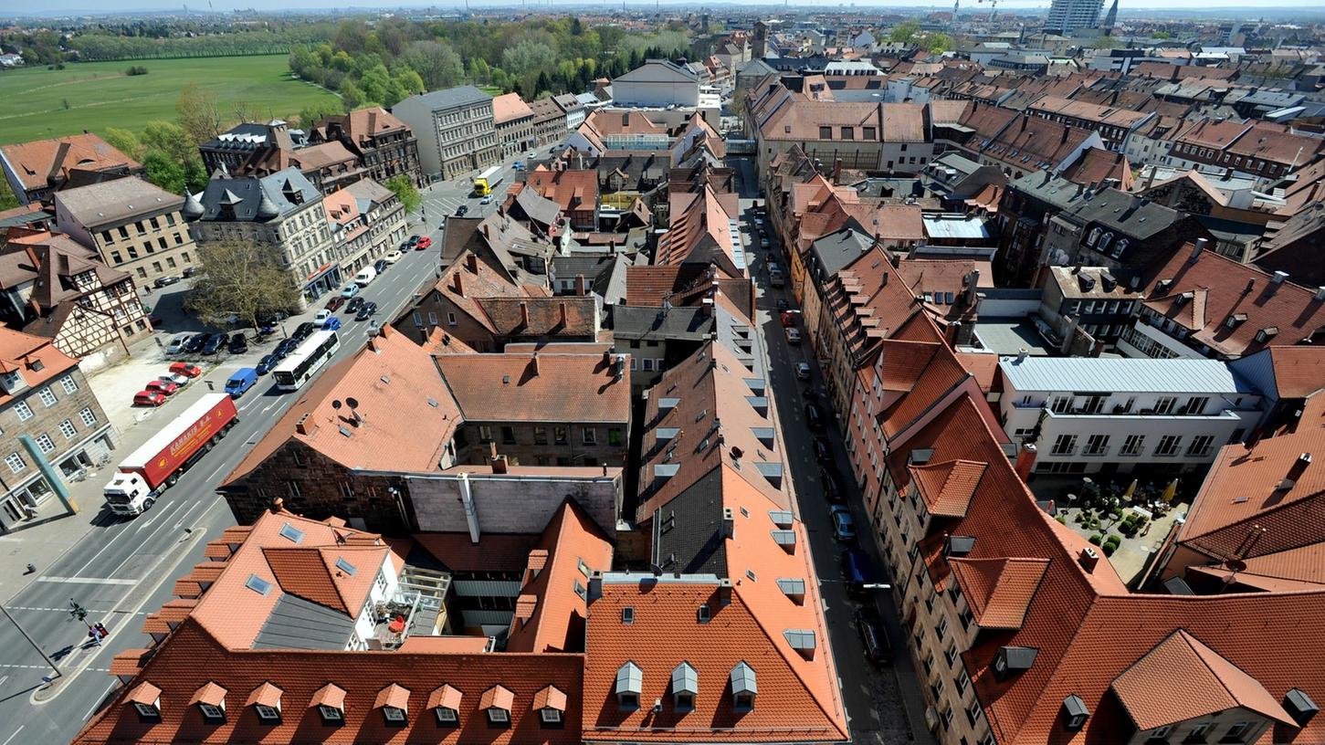 Wissenswertes über Fürth - unser Bild zeigt den Blick vom Rathausturm in Richtung Theater - findet sich im FürthWiki.