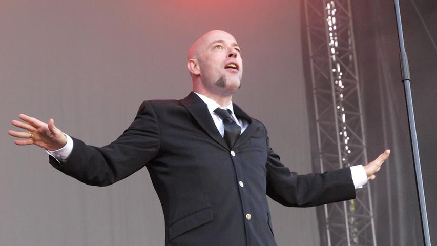 Der Graf hebt ab: Das aktuelle Album "Lichter der Stadt" landete nach seiner Veröffentlichung auf Platz eins der Albumcharts in Deutschland, Österreich und der Schweiz.