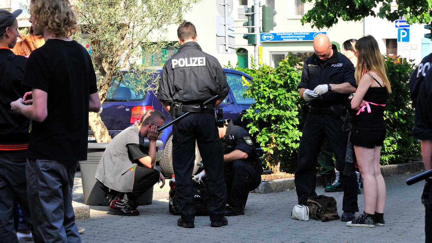 Viel Polizei, wenig Facebook-Party in Fürth