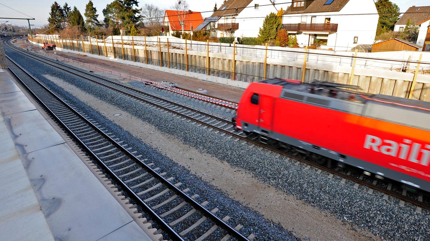 Die Stadt kämpft dafür, dass die S-Bahn - hier der Abschnitt im Fürther Bogen - entlang der Bestandstrasse gebaut wird.