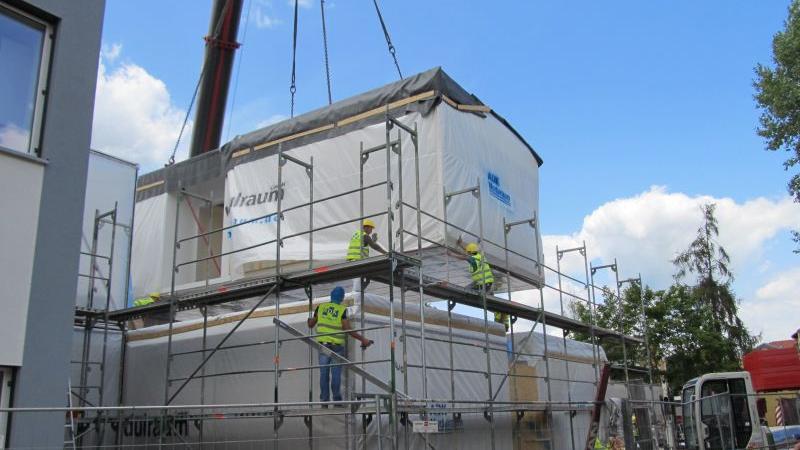 Schwere Container für die Forschung: Neue Stammzellenbank in Erlangen