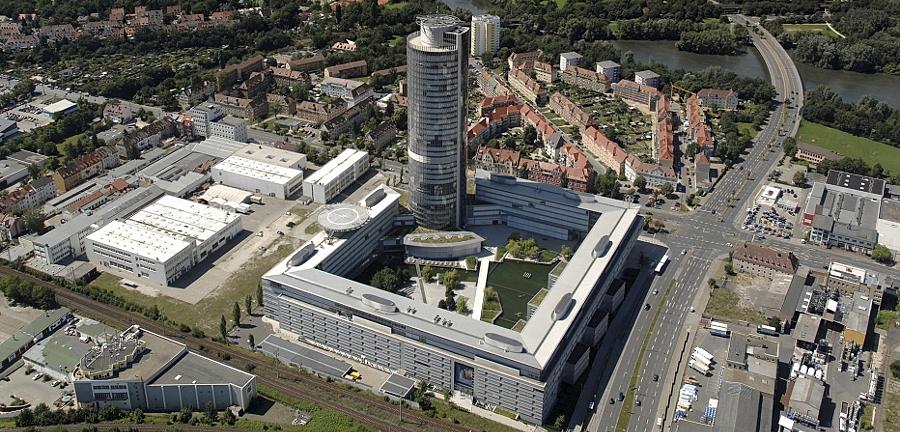 Viele Unternehmen in der Noris — im Bild der Business Tower der Nürnberger Versicherung — wollen mehr Frauen in Führungspositionen bringen. Derzeit sind die Chefsessel jedoch noch überwiegend von Männern besetzt. Viele Unternehmen in der Noris — im Bild der Business Tower der Nürnberger Versicherung — wollen mehr Frauen in Führungspositionen bringen. Derzeit sind die Chefsessel jedoch noch überwiegend von Männern besetzt.