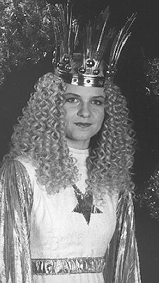 Sandra Schöttner durfte in den Jahren 1995 und 1996 als Christkind ihre goldenen Flügel über der Stadt ausbreiten.