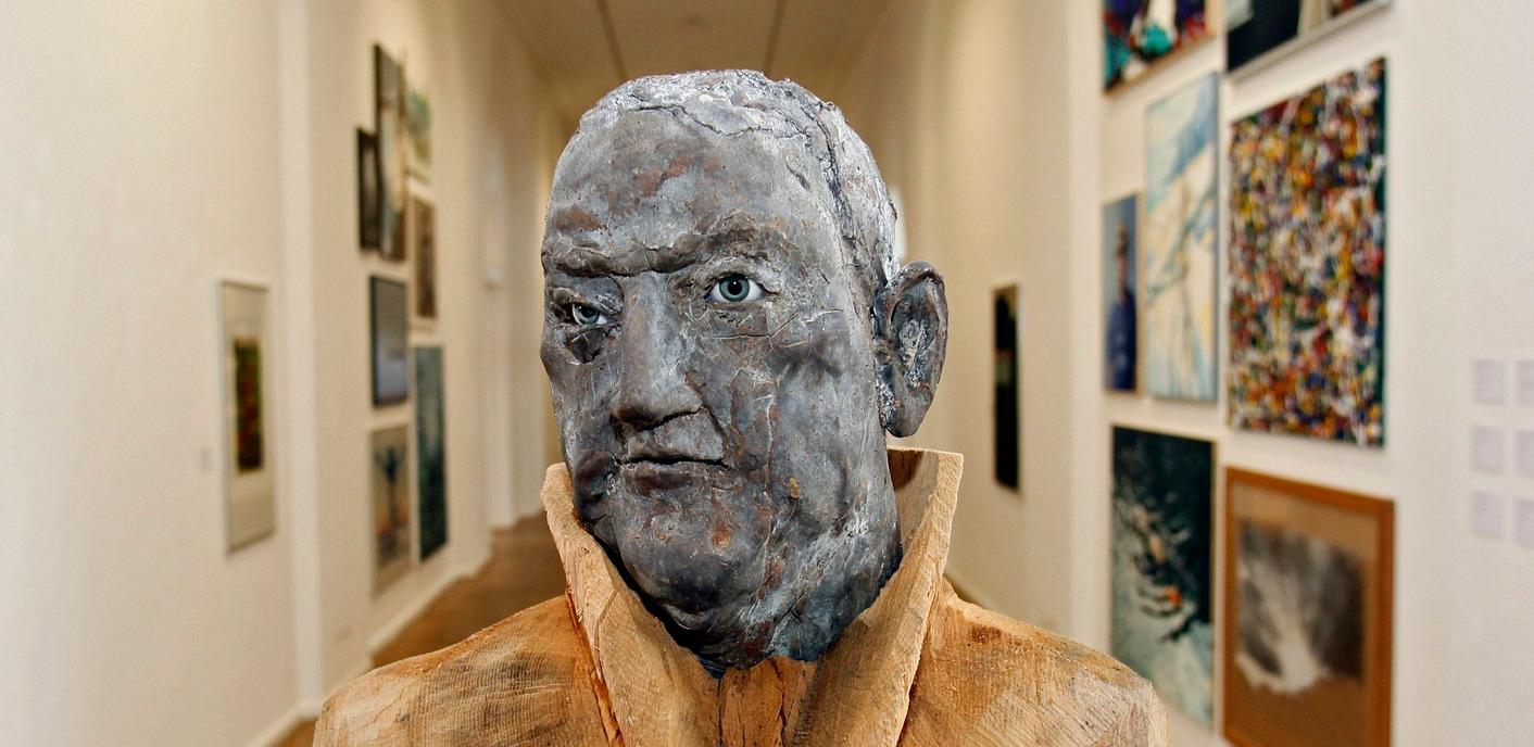 Auch Skulpturen sind fester Bestandteil der Ausstellung zum Kunstpreis der Nürnberger Nachrichten. Diese stammt vom Schwabacher Künstler Clemens Heinl, der den Preis 1994 gewann.