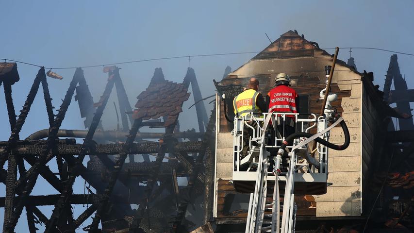 Großeinsatz: Wattenbacher Mühle von Feuer zerstört