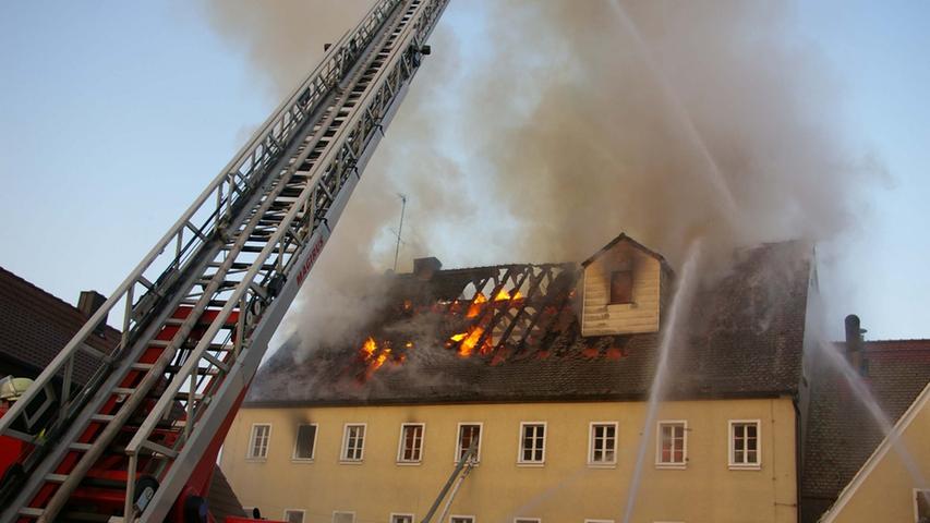Großeinsatz: Wattenbacher Mühle von Feuer zerstört