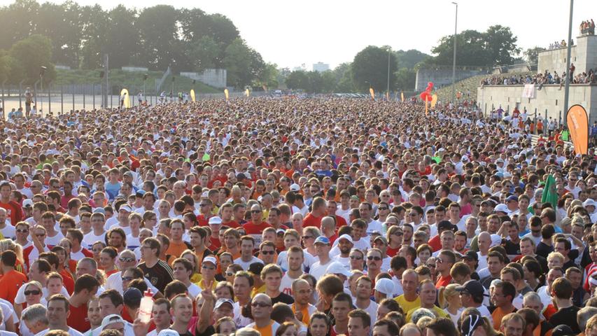 Läufer so weit das Auge reicht: Mit 15.000 Teilnehmern...