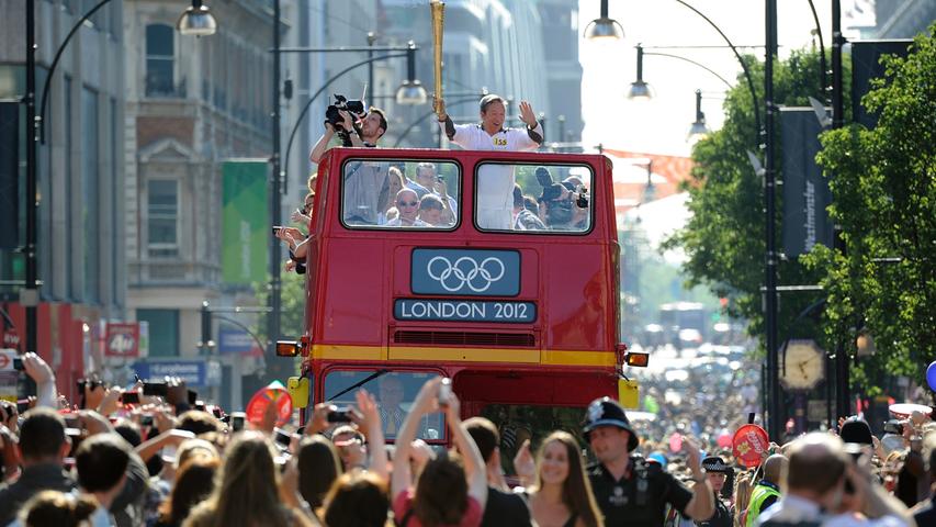 Mit dem berühmten Londoner Doppeldecker-Bus ging es dann durch die Oxford Street.