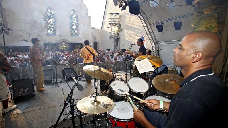 Kobo Town haben ihre Mischung aus Calypso alten Stils - die traditionelle Musik der westindischen Inseln - mit Reggae, Dub und zeitgenössischen Elementen im Gepäck.