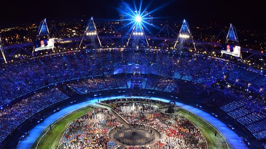 Das Stadion am Ende der Zeremonie aus der Vogelperspektive: 79.000 Zuschauer im Stadion und mehr als eine Milliarde Menschen in aller Welt am Fernseher haben das Spektakel verfolgt.