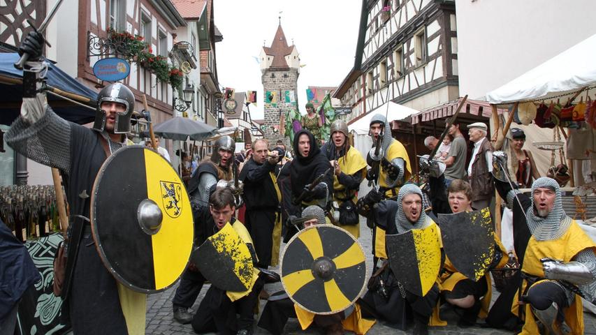 Vor historischer Kulisse entführten Ritter, Musiker und Handwerker am letzten Juliwochenende die Besucher des Mittelalterfestes von Herzogenaurach in eine längst vergangene Zeit.