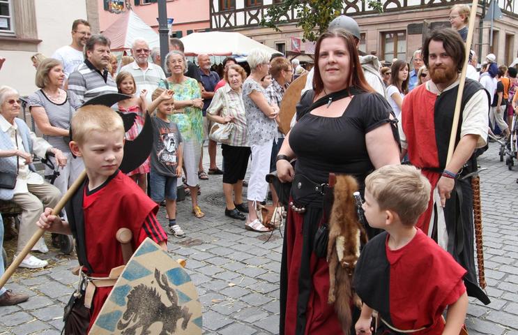 Von Rittersleut' und holden Maiden: Mittelalterfest in Herzogenaurach