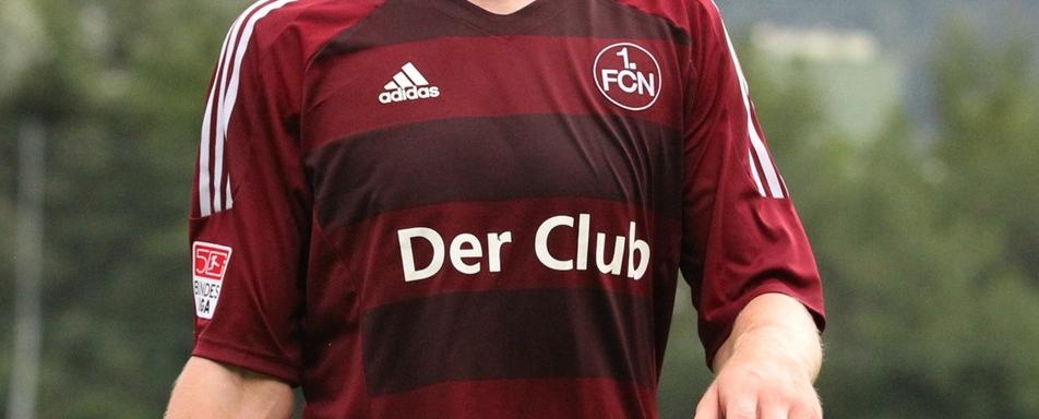 "Der Club": Mit diesem provisorischen Schriftzug wird der 1. FC Nürnberg wohl auch gegen den TSV Havelse am Sonntag im DFB-Pokal auflaufen. "Der Club": Mit diesem provisorischen Schriftzug wird der 1. FC Nürnberg wohl auch gegen den TSV Havelse am Sonntag im DFB-Pokal auflaufen.