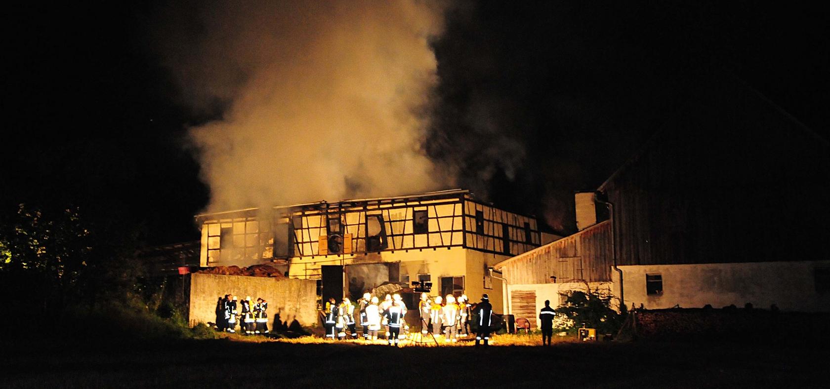 Ein Opfer der Flammen wurde der alte Bauernhof in Oberleinleiter. Trotz des raschen Eingreifens der Feuerwehren brannten große Teile des landwirtschaftlichen Anwesens nieder.