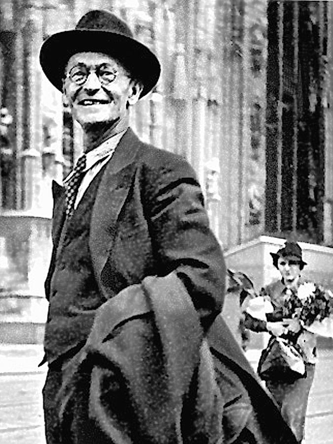 Auf einer Lesereise besuchte Hermann Hesse 1925 auch Nürnberg. „Ich habe vom Fluch unserer Zeit und von der Unwiederbringlichkeit aller schönen Dinge nie einen so heftigen Eindruck gehabt, wie in Nürnberg“, heißt es in einem Brief vom 15. November 1925.