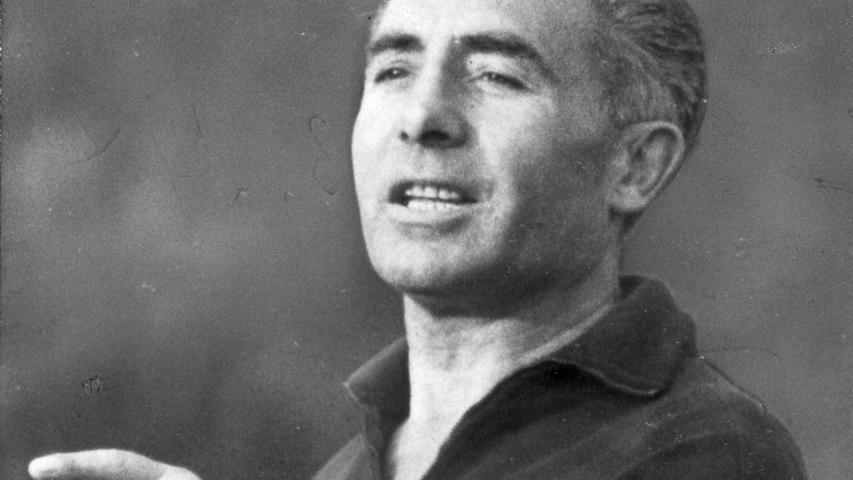 Am 7. November 1966 wurde Csaknady gefeuert. Der Trainer der Amateurmannschaft, Jeno Vincze, sprang am Tag darauf ein, um der Mannschaft im Abstiegskampf zu helfen. In den vier Spielen bis zur Winterpause glückte dem Ungarn allerdings kein Sieg, weshalb der Landsmann von Csaknady schon im Dezember wieder abgelöst wurde. Am 7. November 1966 wurde Csaknady gefeuert. Der Trainer der Amateurmannschaft, Jeno Vincze, sprang am Tag darauf ein, um der Mannschaft im Abstiegskampf zu helfen. In den vier Spielen bis zur Winterpause glückte dem Ungarn allerdings kein Sieg, weshalb der Landsmann von Csaknady schon im Dezember wieder abgelöst wurde.
