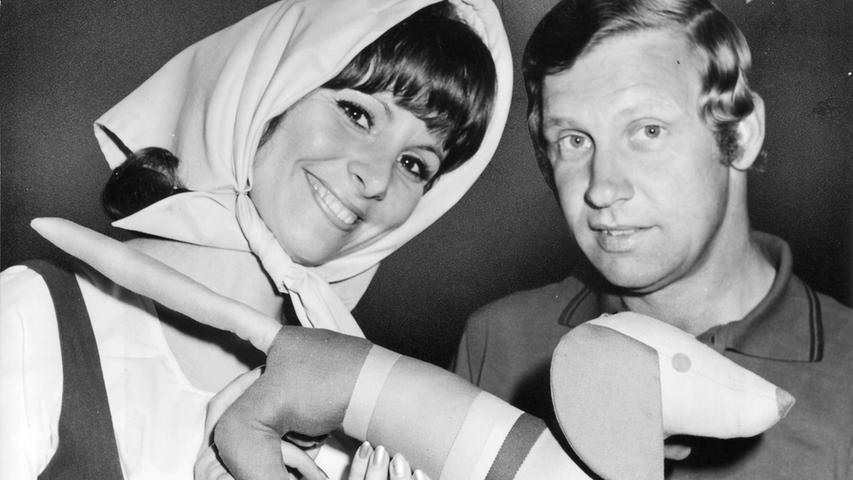 Thomas Barthel hatte zwar etwas mehr Erfolg, glücklich wurde er am Valznerweiher aber nicht. Da half auch Dackel Waldi nichts, immerhin das Maskottchen der Olympischen Sommerspiele 1972 von München. Thomas Barthel hatte zwar etwas mehr Erfolg, glücklich wurde er am Valznerweiher aber nicht. Da half auch Dackel Waldi nichts, immerhin das Maskottchen der Olympischen Sommerspiele 1972 von München.