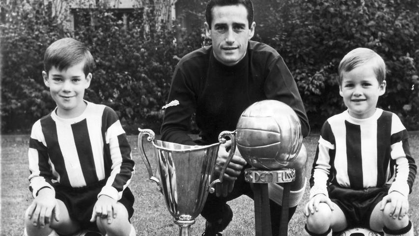 1973 übernahm Hans Tilkowski das Kommando an der FCN-Seitenlinie. Im letzten Jahr der alten zweitklassigen Regionalliga führte er den 1. FC Nürnberg auf den 2. Platz und damit in die Bundesliga-Aufstiegsrunde. Dort war Endstation. 1973 übernahm Hans Tilkowski das Kommando an der FCN-Seitenlinie. Im letzten Jahr der alten zweitklassigen Regionalliga führte er den 1. FC Nürnberg auf den 2. Platz und damit in die Bundesliga-Aufstiegsrunde. Dort war Endstation.
