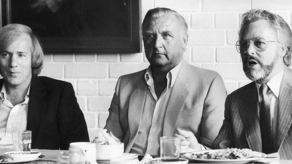 Nur etwas mehr als zwei Monate nahm Heinz Elzner auf der Trainerbank Platz. Die bitterste Erfahrung in seiner Laufbahn machte er somit beim FCN: Nach fünf Niederlagen in Folge trotz spielerisch starker Auftritte muss er dem Valznerweiher "Adieu" sagen. Nach seiner Entlassung durch den als "Trainerkiller" bekannten Präsidenten Michael A. Roth sprach er einen bemerkenswerten Satz: „Ich wusste von vorneherein, dass es schiefgehen könnte. 0:10 Punkte sind eine Tatsache, andere Vorwürfe habe ich mir nicht zu machen.“ Nach dem Club-Abenteuer beendete Elzner seine Trainerlaufbahn und war bis zu seiner Pensionierung noch einige Jahre in der PR-Abteilung des Sportartikelherstellers Puma tätig.