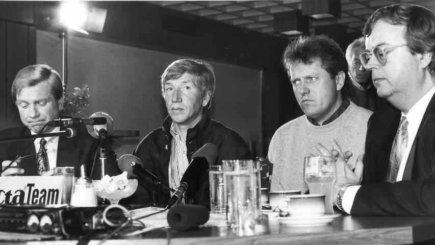 Im Juli 1990 war der Haan im Nürnberger Korb. "Holländische Weltläufigkeit statt Ruhrpott-Folklore" hieß die vom Verein ausgegebene Devise. Doch Haan konnte seine Eleganz nicht auf die Mannschaft übertragen, nur knapp entging der Club dem Abstieg. Für den niederländischen Übungsleiter war die Liaison mit dem fränkischen Altmeister nach 12 Monaten bereits wieder beendet. Im Juli 1990 war der Haan im Nürnberger Korb. "Holländische Weltläufigkeit statt Ruhrpott-Folklore" hieß die vom Verein ausgegebene Devise. Doch Haan konnte seine Eleganz nicht auf die Mannschaft übertragen, nur knapp entging der Club dem Abstieg. Für den niederländischen Übungsleiter war die Liaison mit dem fränkischen Altmeister nach 12 Monaten bereits wieder beendet.
