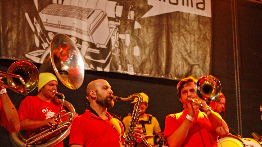 Kopf und Gründer der Band ist Marcus Kesselbauer (vorne links am Saxophon).