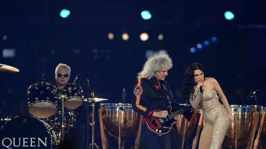 Treffen der Generationen: Sängerin Jessie J (rechts) in Begleitung von Roger Taylor (links) und Brian May (Mitte) von Queen.