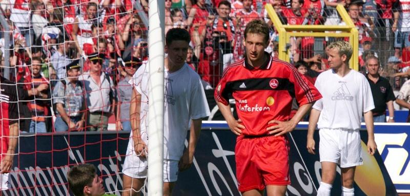 "Auch wenn viele Fans mit meinem Namen nur den Abstieg 1999 in Verbindung bringen, habe ich 1998 mit dem Club doch auch einen Bundesligaaufstieg erlebt – und weiß deshalb, was das für eine Leistung ist. Ich freue mich, dass der Club diesen tollen Erfolg erreicht hat und bin mir sicher, dass alles dafür getan wird, um nächstes Jahr eine gute Rolle zu spielen." "Auch wenn viele Fans mit meinem Namen nur den Abstieg 1999 in Verbindung bringen, habe ich 1998 mit dem Club doch auch einen Bundesligaaufstieg erlebt – und weiß deshalb, was das für eine Leistung ist. Ich freue mich, dass der Club diesen tollen Erfolg erreicht hat und bin mir sicher, dass alles dafür getan wird, um nächstes Jahr eine gute Rolle zu spielen."