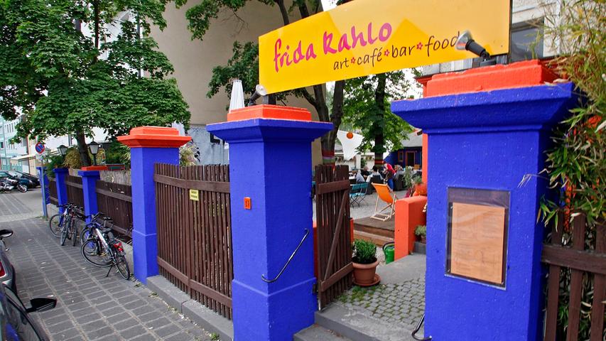 Das Frida Kahlo in der Nordstadt tut in der Coronakrise viel gutes. Im Frida können Spenden für das Frauenhaus abgegeben werden. Bettwäsche, Geschirr, aber auch Frauenschuhe und Spielsachen für die Kinder sind gesucht. Die "Frida Kahlo"-Frauen kochen zudem in der Straßenambulanz der Caritas einmal in der Woche rund 100 Portionen für obdachlose Menschen.  Auch das Frida kann man mit einer Patenschaft für einen Biergarten-Stuhl unterstützen.  / Frida Kahlo, Pleydenwurffstraße 1