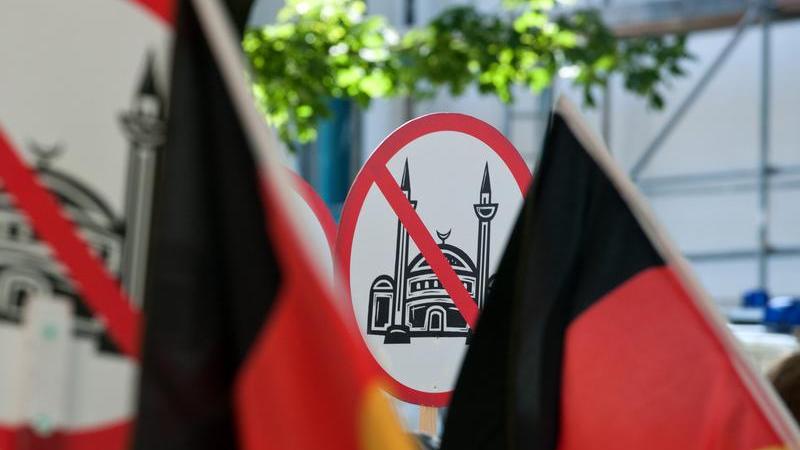 Proteste gegen Kundgebungen von Proteste gegen Kundgebungen von