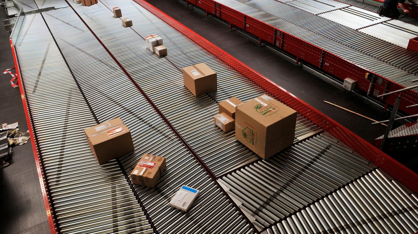 7500 Lieferungen pro Stunde wird die vollautomatische Paketsortieranlage in Dinkelsbühl bewältigen können (Symbolbild). 7500 Lieferungen pro Stunde wird die vollautomatische Paketsortieranlage in Dinkelsbühl bewältigen können (Symbolbild).