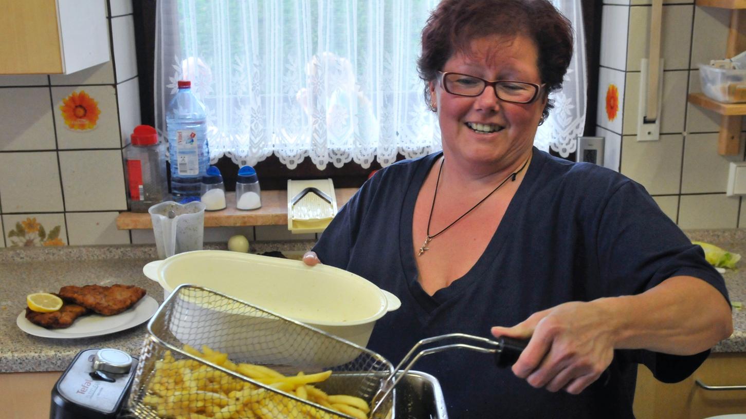 Bianca Maderer kocht nur, was sie auch selbst isst in der Gaststätte "Kieslinghof" in der Kleingartenkolonie Kieslinghof. Bianca Maderer kocht nur, was sie auch selbst isst in der Gaststätte "Kieslinghof" in der Kleingartenkolonie Kieslinghof.