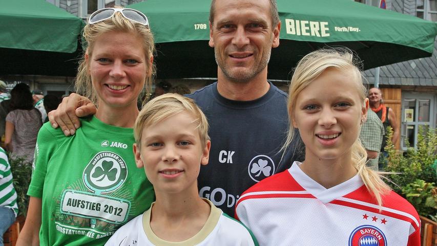 Von Familienkrach nach dem Spiel war keine Spur, obwohl in dieser Familie Fürth- und Bayern-Fans unter einem Dach leben.