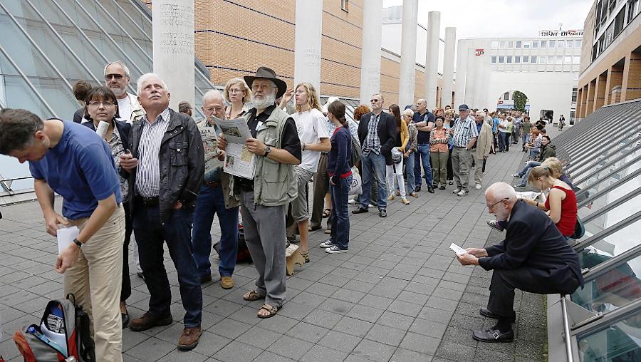 Lange Warteschlangen vor der Dürer-Ausstellung
