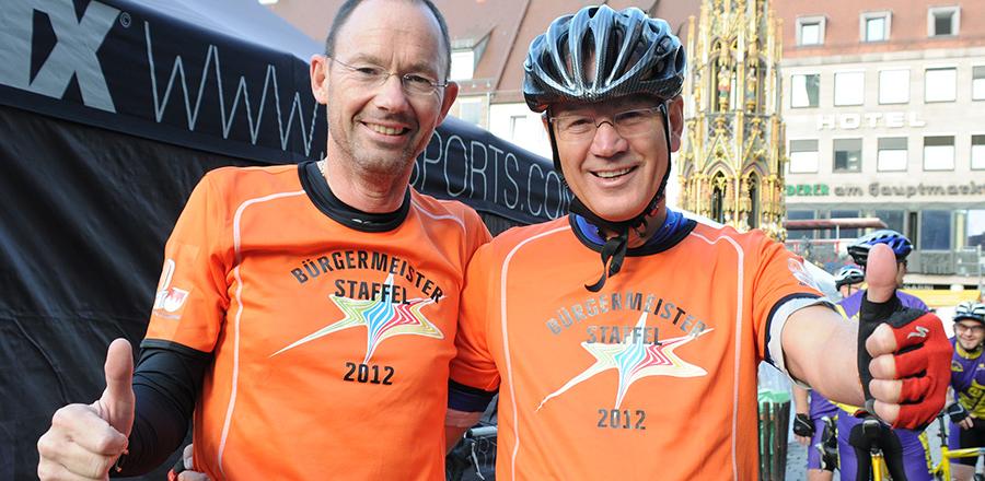 Professor Klaus Wübbenhorst (links), ehemaliger Präsident der IHK Nürnberg, und Siegfried Balleis, Ober-Bürgermeister von Erlangen, sind befreundet und nehmen zusammen am Altstadtrennen teil.