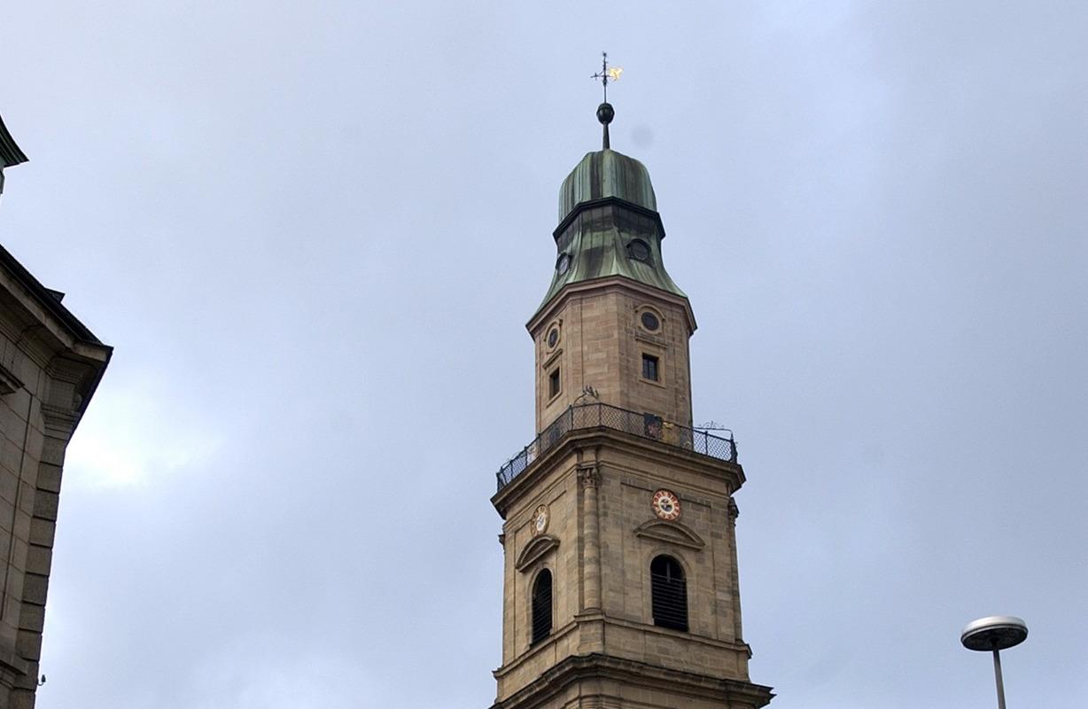 Der Insta-Walk führt zu Beginn auf den Turm der Hugenottenkirche.