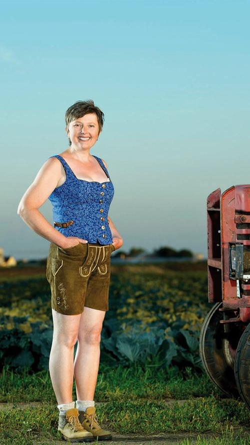 Das Feld, der Traktor und die Bäuerin - Erika präsentiert den Wonnemonat Mai.